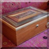 D53. Humidor with inlay. 